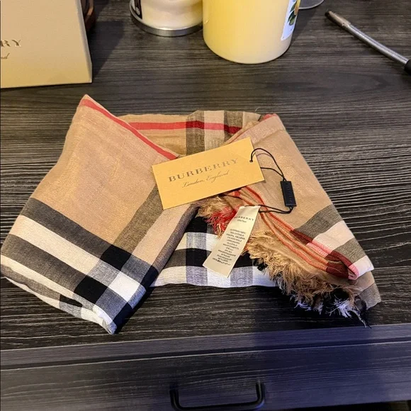 Burberry Tan and Black classic Plaid Scarf - Picture 2 of 7
